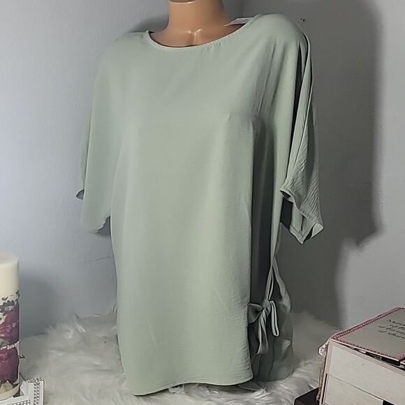 1681  COMO BLUE Green Blouse Size XL   NWT - Picture 1 of 6